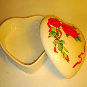 Beautiful Vintage Heart Jewelry box.